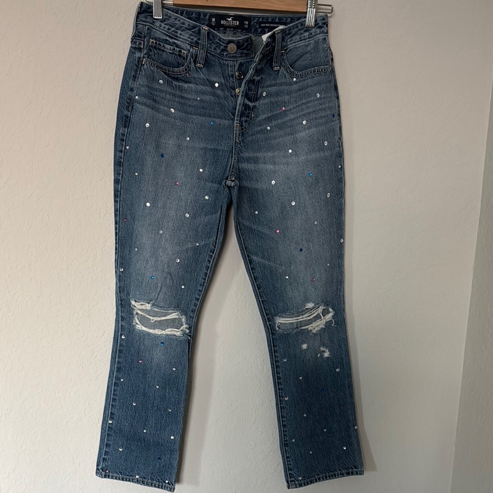 Stylish Blue Jeans with Distressed Details